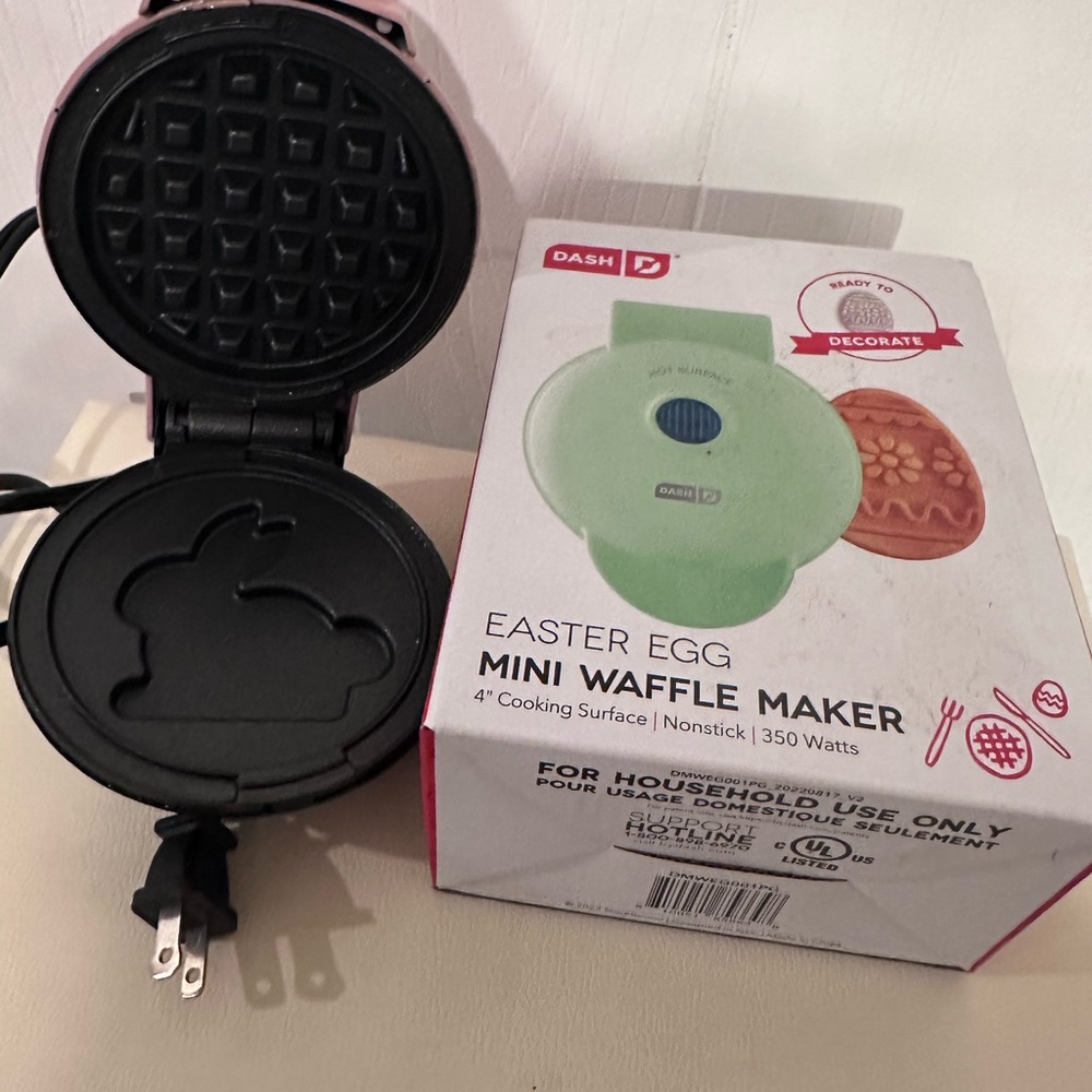 Dash Easter Egg Mini Waffle Maker - Green